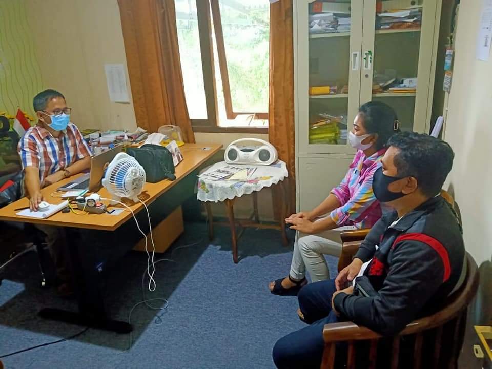 Runtuwene: Bendera Parpol, Jangan Pasang Di Pohon !
